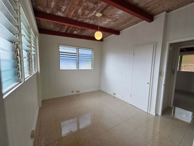 Building Photo - Momilani: 3 bedroom 1.5 bath duplex house w/ 2 car Tandem parking