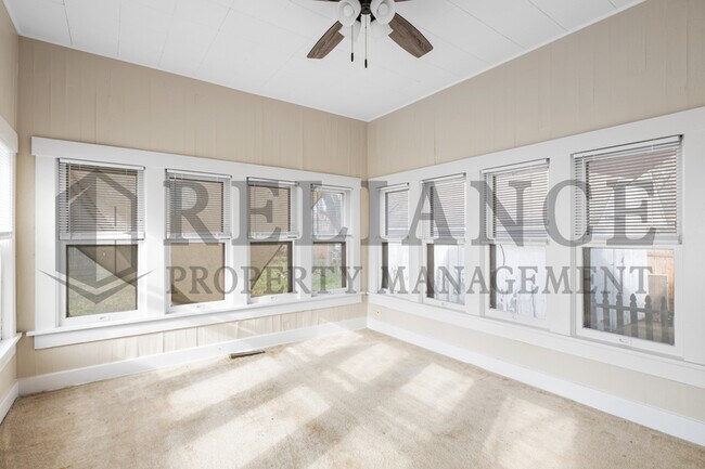 Building Photo - 221 S Glenn St