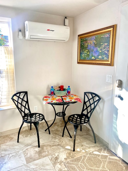 Building Photo - 2416 E Mabel St