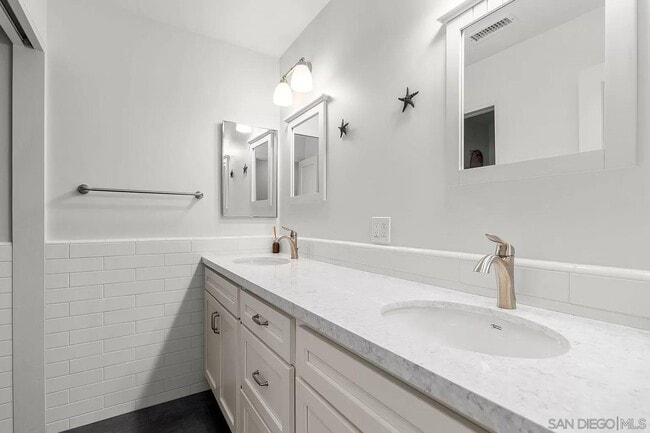 Building Photo - 442 3rd St