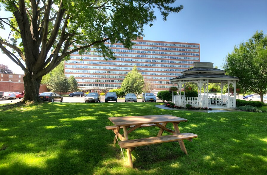 Building Photo - 1600 East Avenue Apartments