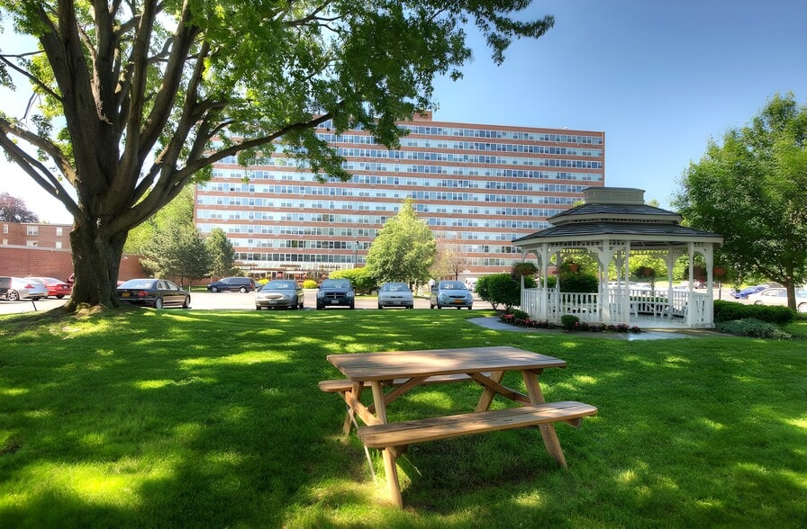 Building Photo - 1600 East