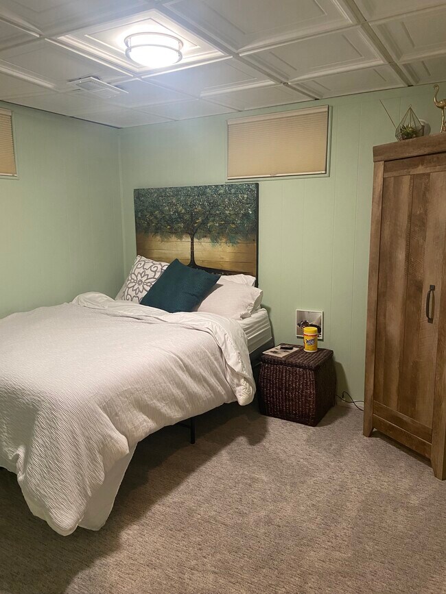 4th bedroom, very small with armoire included. Only suited for a guestbedoom or an office - 3425 Tejon St