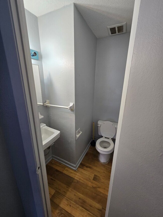 Building Photo - Palm West Condo - Wood