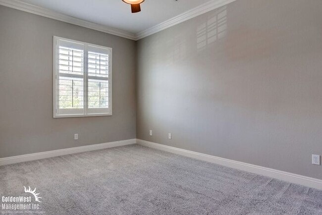 Building Photo - Beautiful 5Bdm 2.5Ba Home with Mountain Vi...