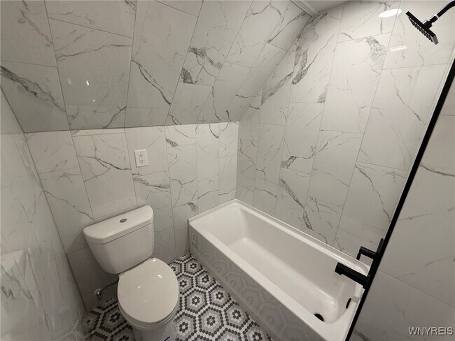 Building Photo - 307 Grandview Ave