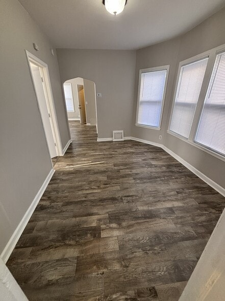 Building Photo - 472 Case Ave