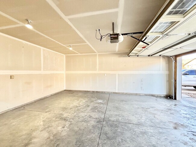 Building Photo - 3 Bedroom 2 1/2 Bath in Bozeman