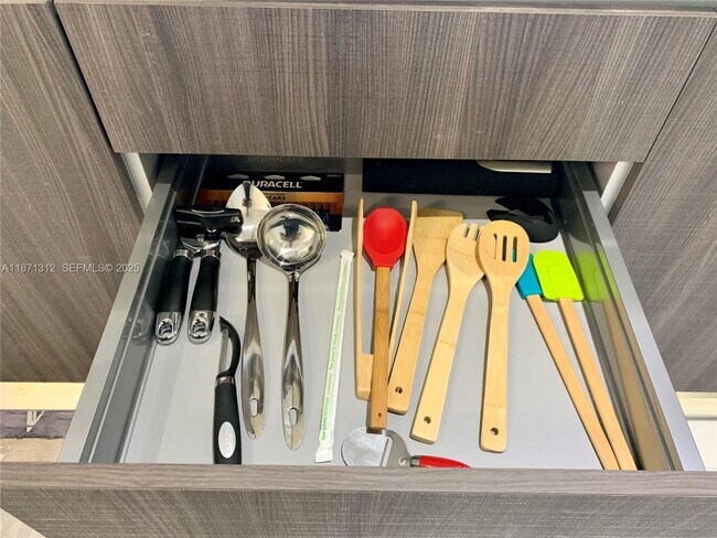 Building Photo - 851 NE 1st Ave