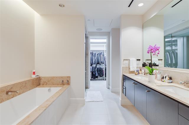 Building Photo - 2408 Victory Park Ln