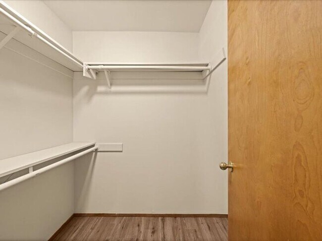 Building Photo - 400 S Morain St