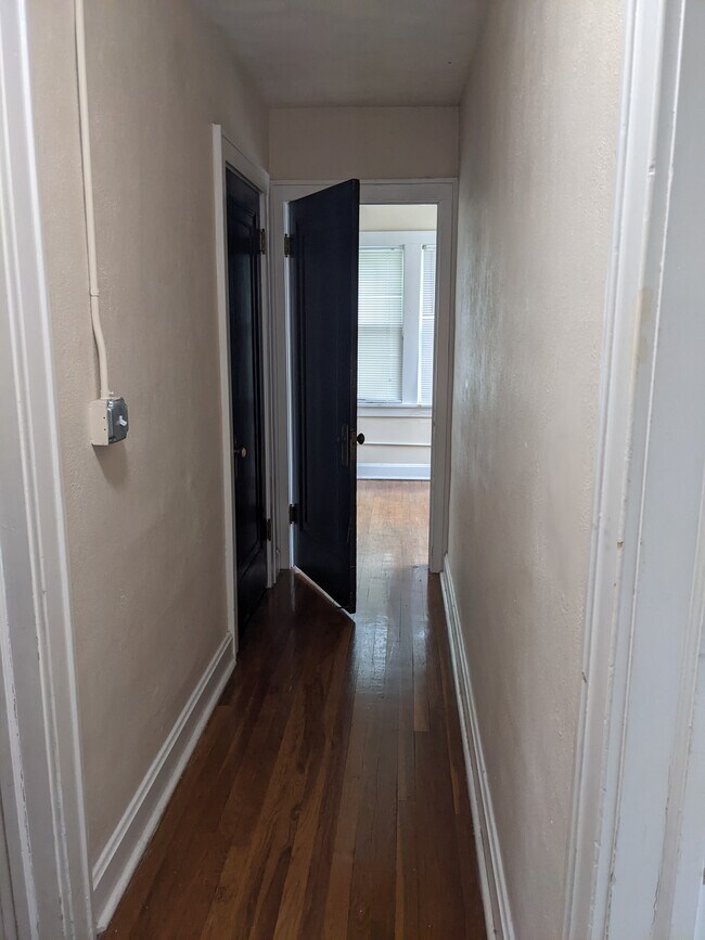 Building Photo - 1300 Rockhurst Rd