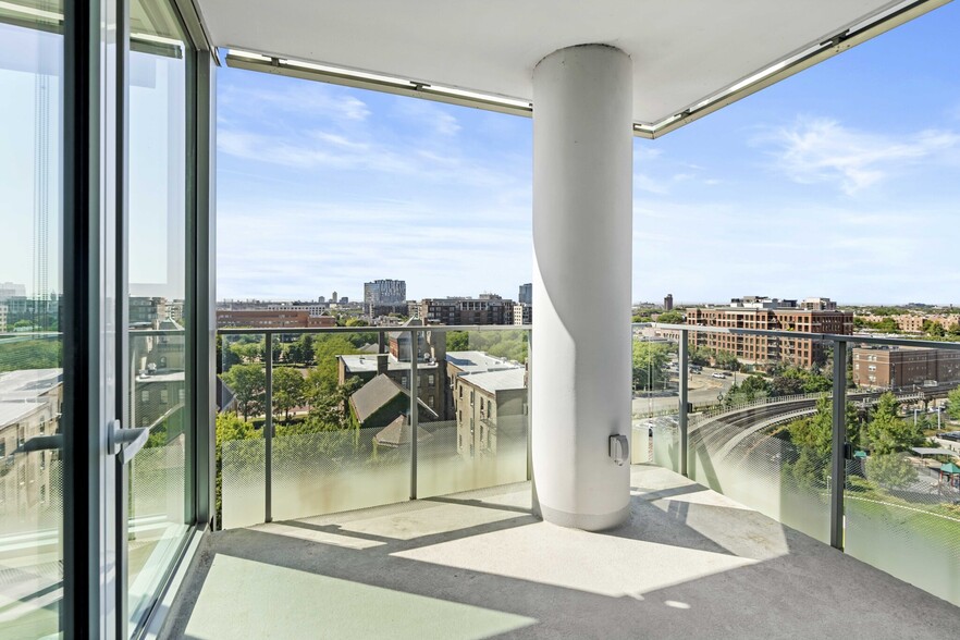 Building Photo - 302 W Hill St