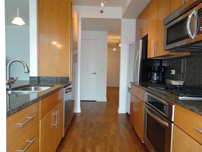 Building Photo - 505 N McClurg Ct