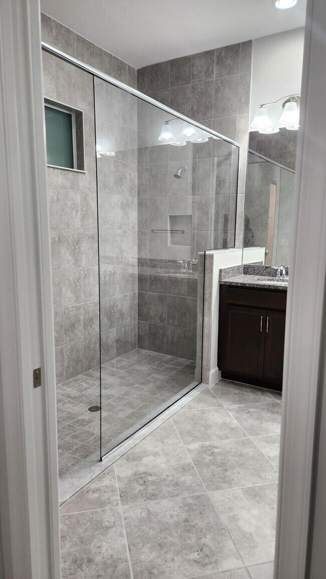 Building Photo - 14970 RedCove Pl