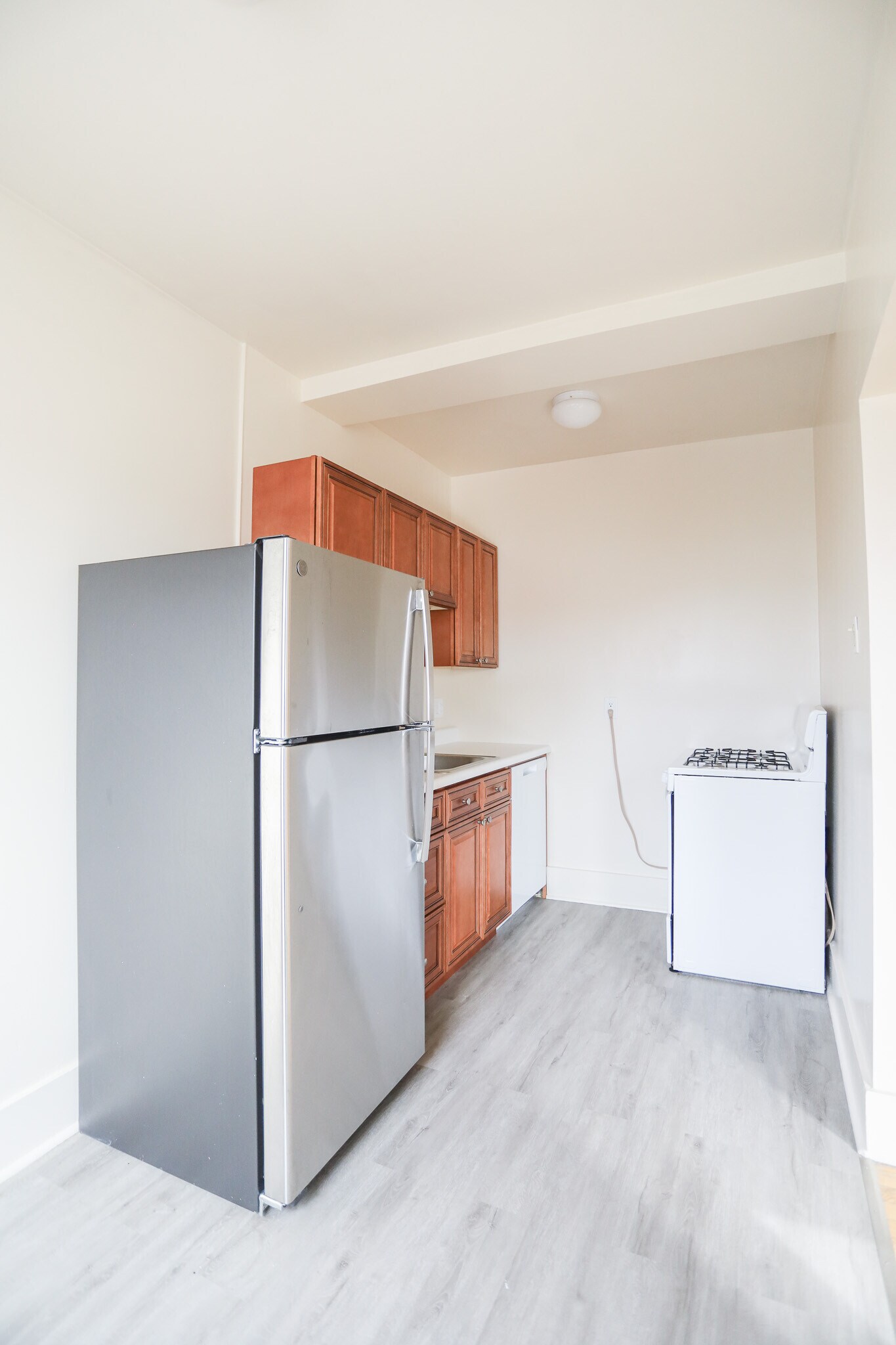 Building Photo - 1111 W Roscoe St