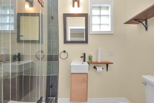 Building Photo - 6214 Diamond Ct