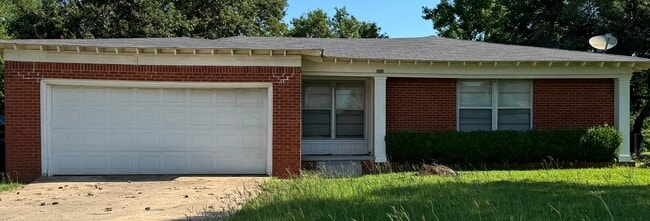 Primary Photo - 203 W Carolanne Blvd