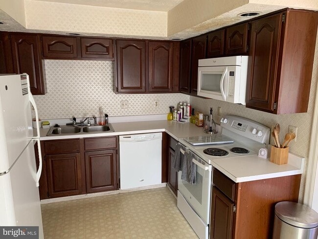 Building Photo - 4485 Regalwood Terrace