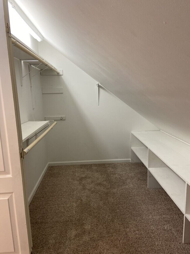 Building Photo - Beautiful home in Emerald Isle.