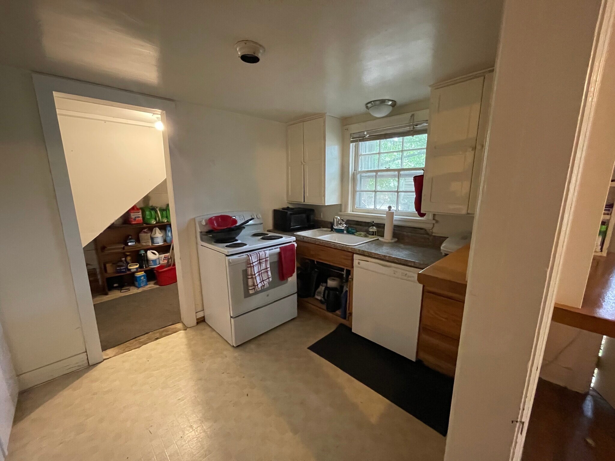 Building Photo - 810 NE Michigan St