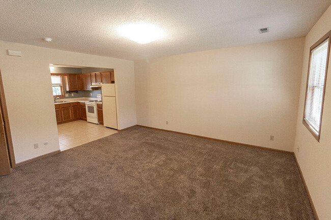 Building Photo - 1304 Millbrook Ct