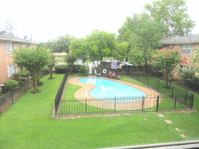 Building Photo - 1230 Shadowdale Dr