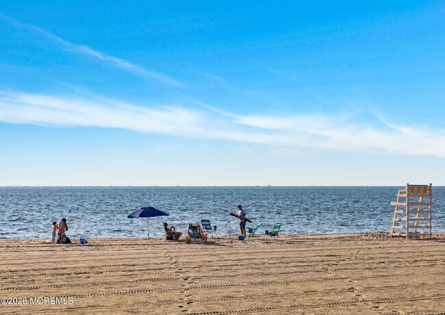 Building Photo - 11 Lakeside Ave
