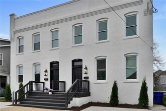 Building Photo - 410 W 29th St