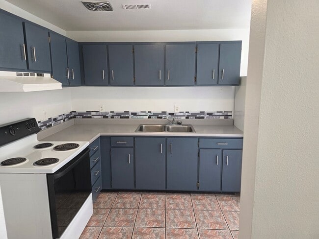 Building Photo - Ferron Rental