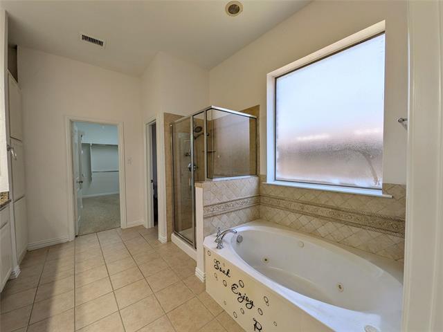 Building Photo - 1121 Waterford Way