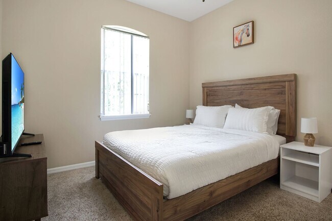 Building Photo - Modern 3-Bedroom, 2-Bath Townhouse near Ch...