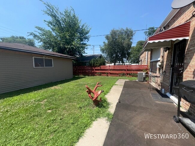 Building Photo - 13820 S Tracy-SFH