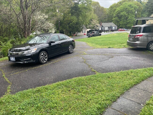 Parking - 713 S Cedar St