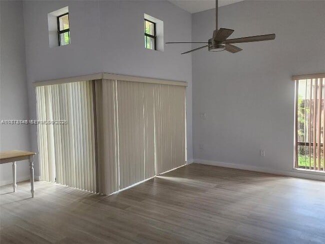 Building Photo - 559 SW 88th Pl E