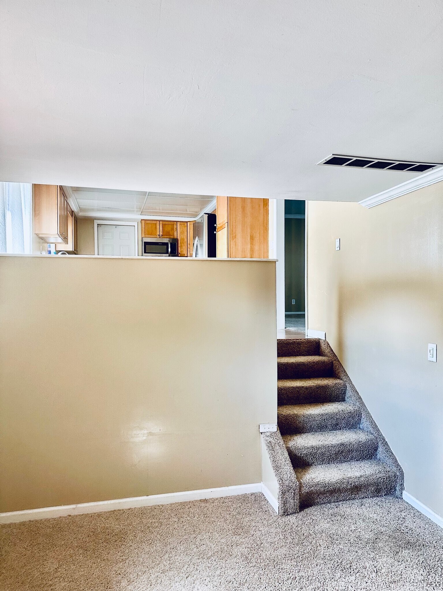 Building Photo - 5876 Coachmont Dr