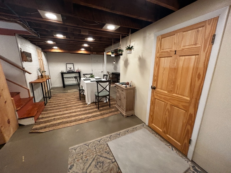 Building Photo - 10166 Glebe Rd