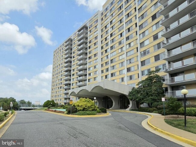 Building Photo - 301 N Beauregard St