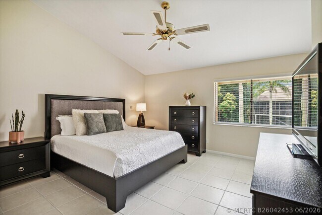 Building Photo - 5750 Coach House Cir