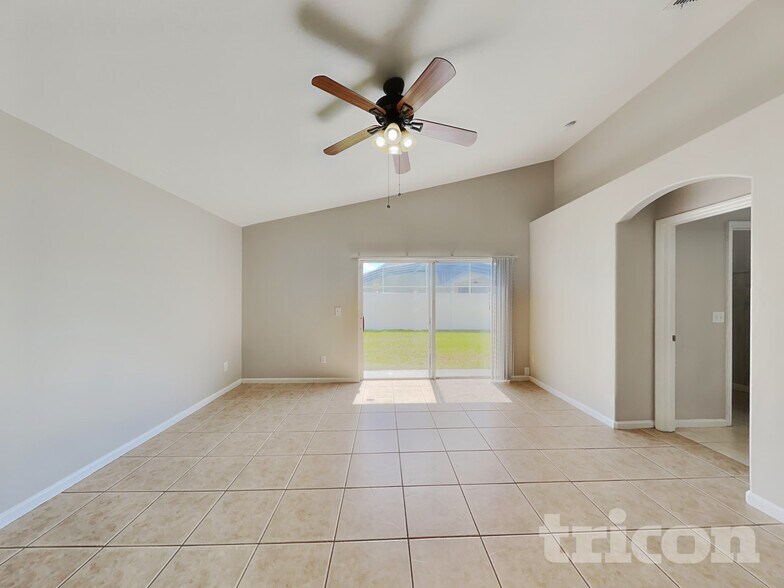 Building Photo - 6637 Shadow Oak Ln