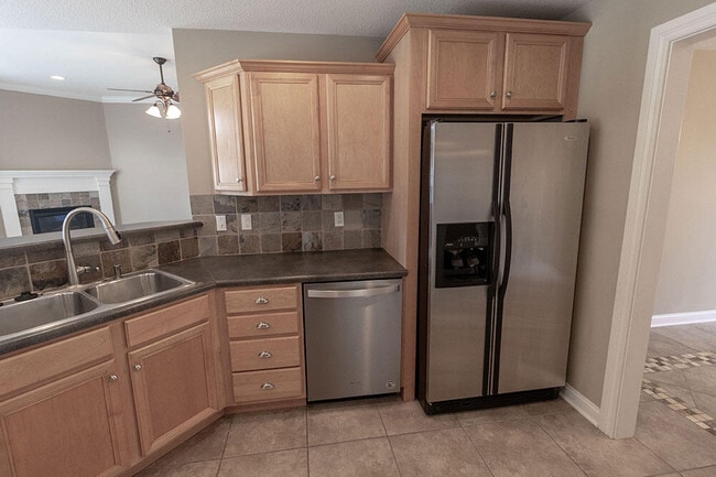 Building Photo - 2303 Roslyn Ct