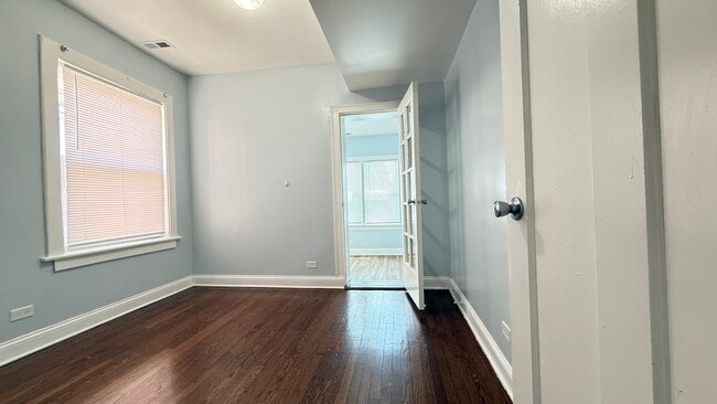 Building Photo - 3615 N Troy St