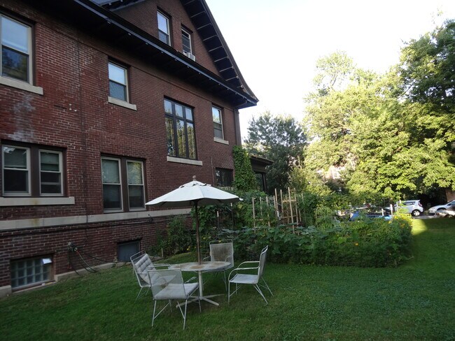 Building Photo - 1900 Colfax Ave S