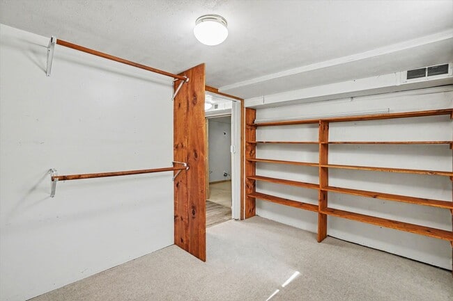 Building Photo - 6881 Fox Way