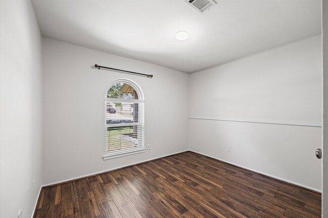 Building Photo - 3218 Sycamore Springs Dr