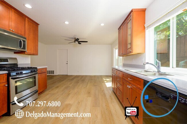 Building Photo - 493 Mills Dr