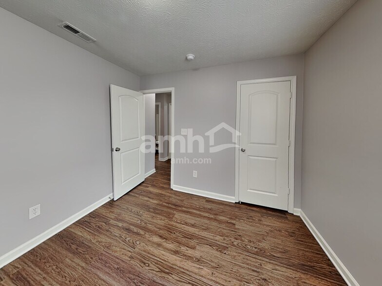 Building Photo - 784 Aerostar Court