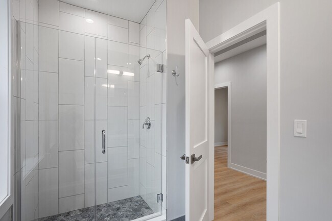 Building Photo - 1310 W Birchwood Ave