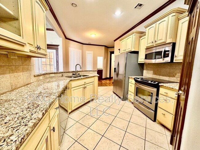 Building Photo - 1216 NW 190th Pl