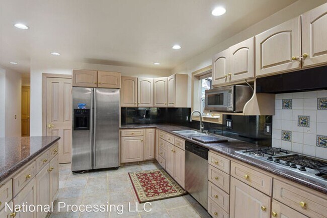 Building Photo - 4 br, 3.5 bath House - 579 Lucille Drive